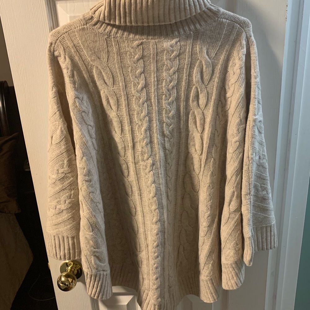 Poncho - Picture 2 of 2